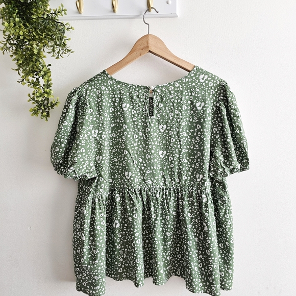 Women's Olive Green All Over Print Round Neck Boho Short Sleeve Blouse Size XL - Picture 4 of 16